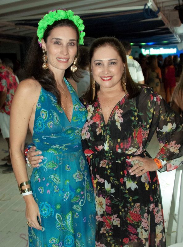 Carolina Trindade Nesi e a mãe, Ana Luiza Trindade, no Baile do Hawaii do Le BarBaron &#8211; Foto: Marco Cezar/Divulgação/ND