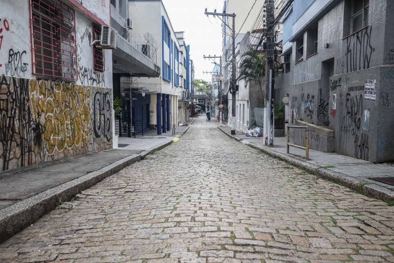 Rua do centro vazia
