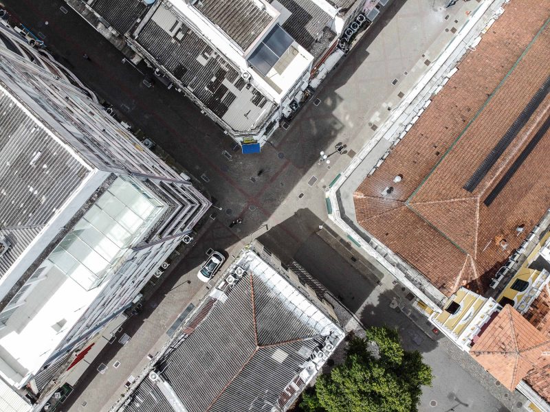 Objetivo de decreto estadual &eacute; aumentar isolamento social; foto mostra rua do Centro de Florian&oacute;polis em mar&ccedil;o, em pleno lockdown inicial da pandemia – Foto: Anderson Coelho/ND