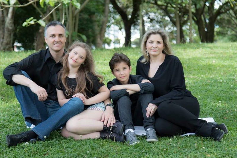 Apoio da família é fundamental: Georgia com o pai, Herman; o irmão, Caio; e a mãe, Rubia – Foto: Arquivo Pessoal/ND