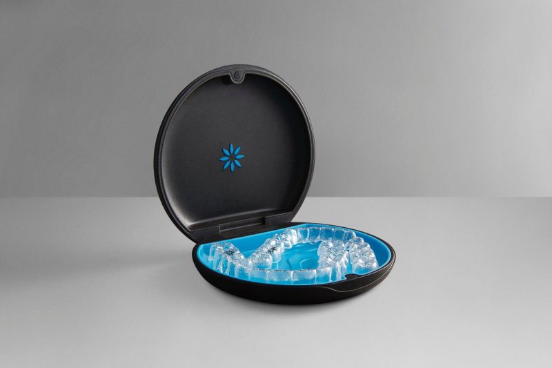 Kit de alinhadores da Invisalign – Foto: Divulgação