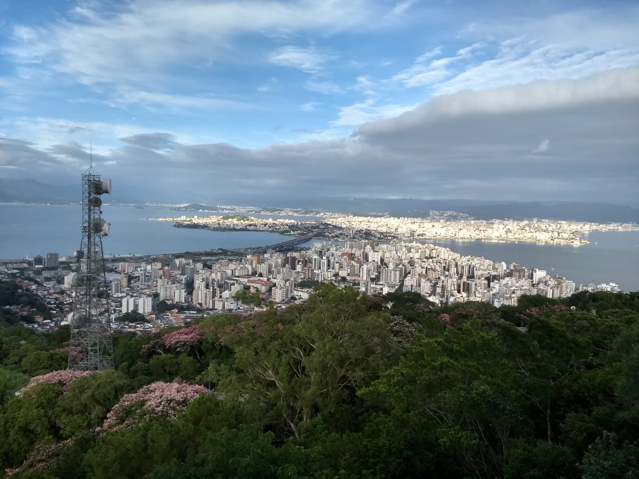 Na foto aparecem nuvens por conta da Tempestade Akará