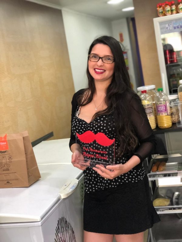 A paraense Denise Miranda Mendes, de 30 anos, &eacute; a gestora do Amazon Fruit, no Centro de Florian&oacute;polis – Foto: Arquivo pessoal/ND