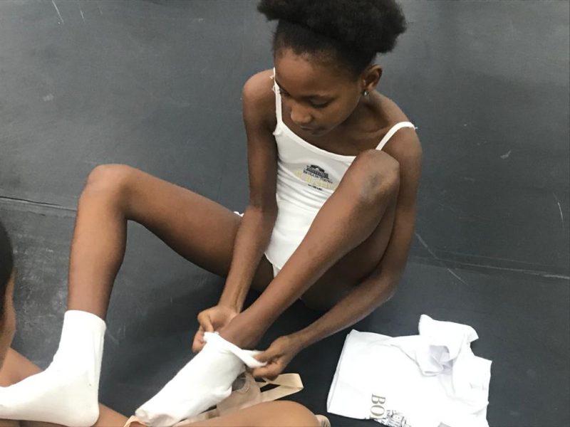L&iacute;gia tem o sonho de ser bailarina e conhecer Ana Botafogo, sua maior inspira&ccedil;&atilde;o – Foto: Luana Amorim/ND