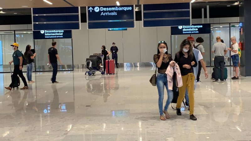 Anvisa determinou a utiliza&ccedil;&atilde;o de m&aacute;scaras em avi&otilde;es e aeroportos no Brasil – Foto: Osvaldo Sagaz/ND