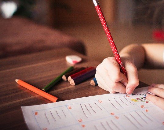 Menina foi agredida por causa das tarefas escolares – Foto: Arquivo/Marcelo Albuquerque/Divulga&ccedil;&atilde;o/ND