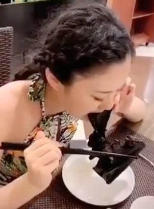 Imagens de pessoas comendo sopa de morcego viralizaram nas redes sociais – Foto: Reprodu&ccedil;&atilde;o/Twitter