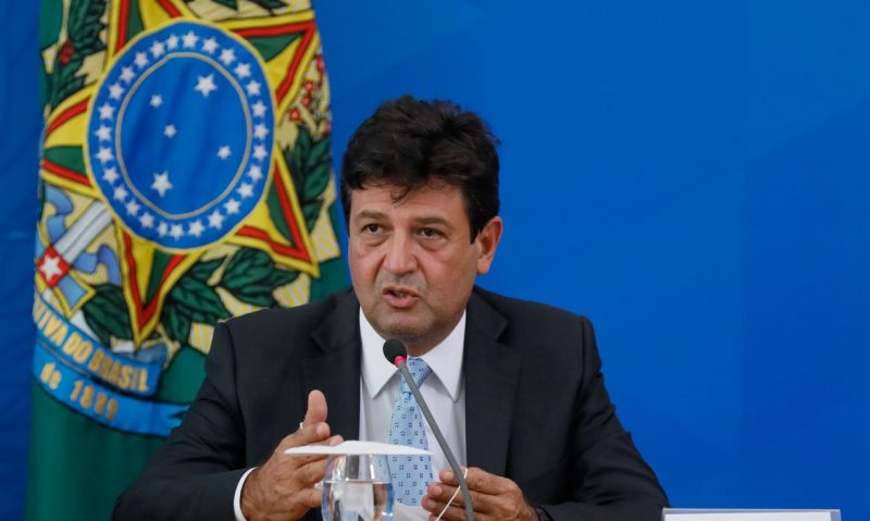 Ministro da Saúde, Luiz Henrique Mandetta, pede que população não estoque máscaras e sim as faça em casa – Foto: Isac Nóbrega/PR/ND
