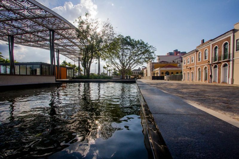 Largo da Alf&acirc;ndega, em Florian&oacute;polis, em uma sexta-feira de quarentena – Foto: Foto Flavio Tin/Arquivo/ND