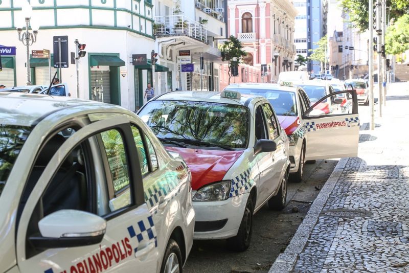 Taxistas afirmam serem pressionados a trabalhar – Foto: Anderson Coelho/Arquivo/ND