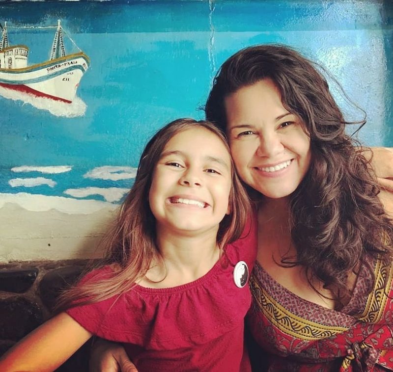 Lígia e a filha Clara, de nove anos, após guinada na carreira – Foto: Arquivo pessoal/Divulgação/ND