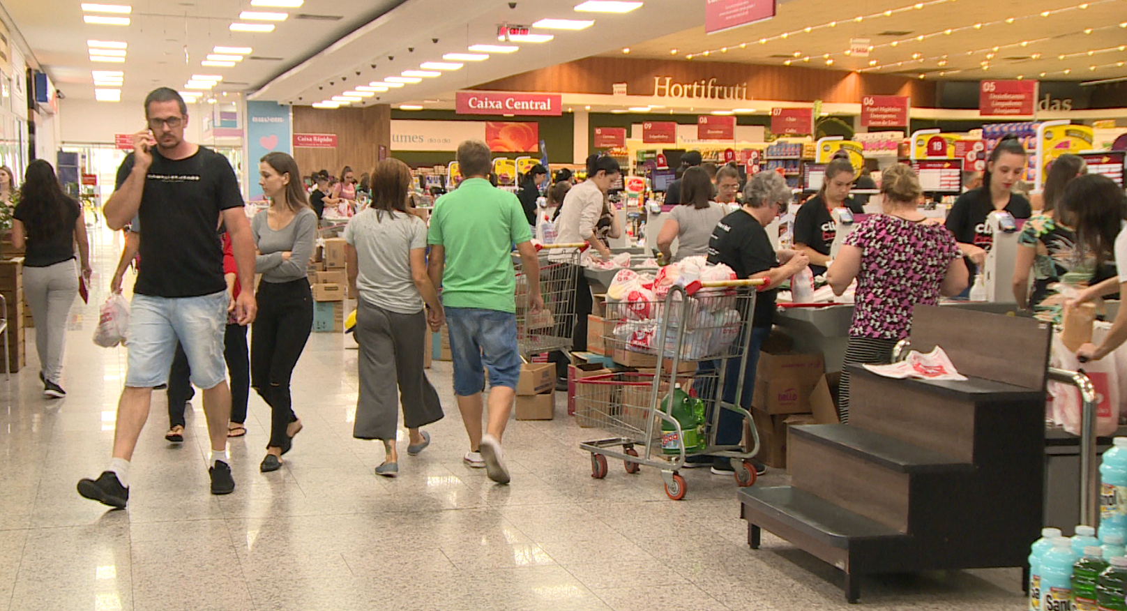 Coronavírus: portaria limita clientes em supermercados e farmácias