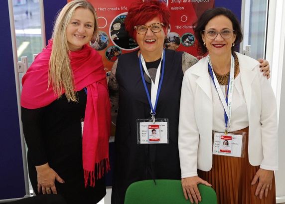 Da esquerda para a direita, as pesquisadoras <span style="font-weight: 400;">Karla Demonti Passos Cathcart, Regina Célia Linhares Hostins</span> e <span style="font-weight: 400;">Adriana Gomes Alves</span> – Foto: Pepo Schuster, austrofocus.at/ND