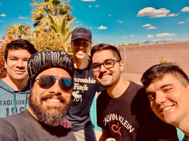 Raphael com a equipe brasileira de CSGO, em Las Vegas – Foto: Raphael Yuri/Divulga&ccedil;&atilde;o/ND