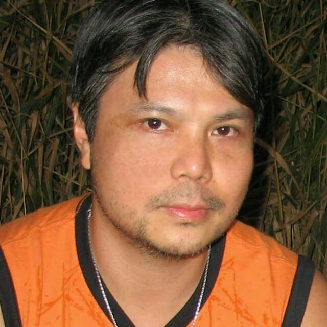 Marcos Roberto Tokumori, 53 anos, morreu no dia 21 de abril devido à infecção por coronavírus. Tokumori era servidor administrativo da PRF (Polícia Rodoviária Federal). Nascido em São Paulo, Tokumori trabalhava há seis anos na Nulog (Núcleo de Logística) da corporação, em Florianópolis. Confira a reportagem completa: bit.ly/3bs6 - Reprodução/Facebook