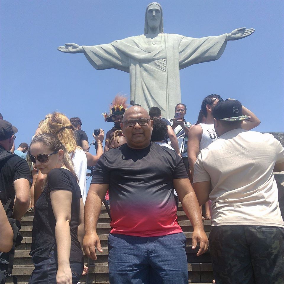 Jânio Melgueiros Cavalcante, de 49 anos, era natural de Manaus, mas morava em São José. Ele morreu no dia 15 de abril em um hospital privado de Joinville, por coronavírus. Confira a reportagem completa: <a href="https://bit.ly/2RFkH60">https://bit.ly/2RFkH60</a> - Reprodução Facebook