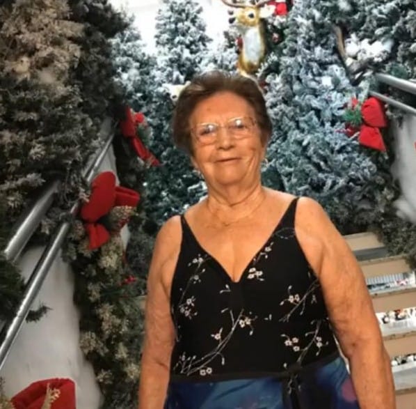 Maria Joana Prá, de 84 anos, morreu na madrugada do dia 14 de abril. A moradora de Braço do Norte foi a 27ª vítima fatal da Covid-19 em Santa Catarina. Ela estava internada na UTI do Hospital Nossa Senhora da Conceição, em Tubarão. Joana deixa cinco filhos. Confira a reportagem completa: <a href="https://bit.ly/2XAA7MH">https://bit.ly/2XAA7MH</a> - Reprodução Instagram