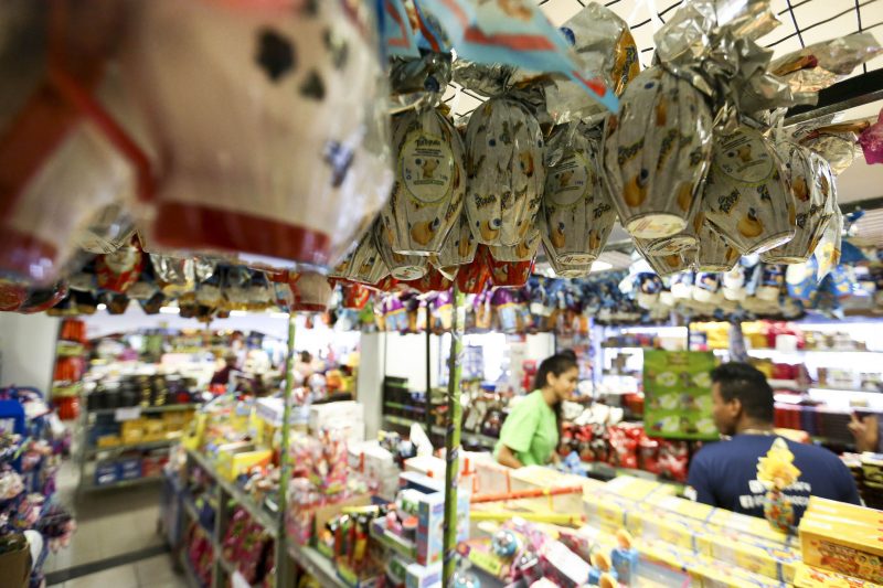 Itens pesquisados incluem ovos, barras, bombons e caixas – Foto: Marcelo Camargo/Ag&ecirc;ncia Brasil/Fotos P&uacute;blicas