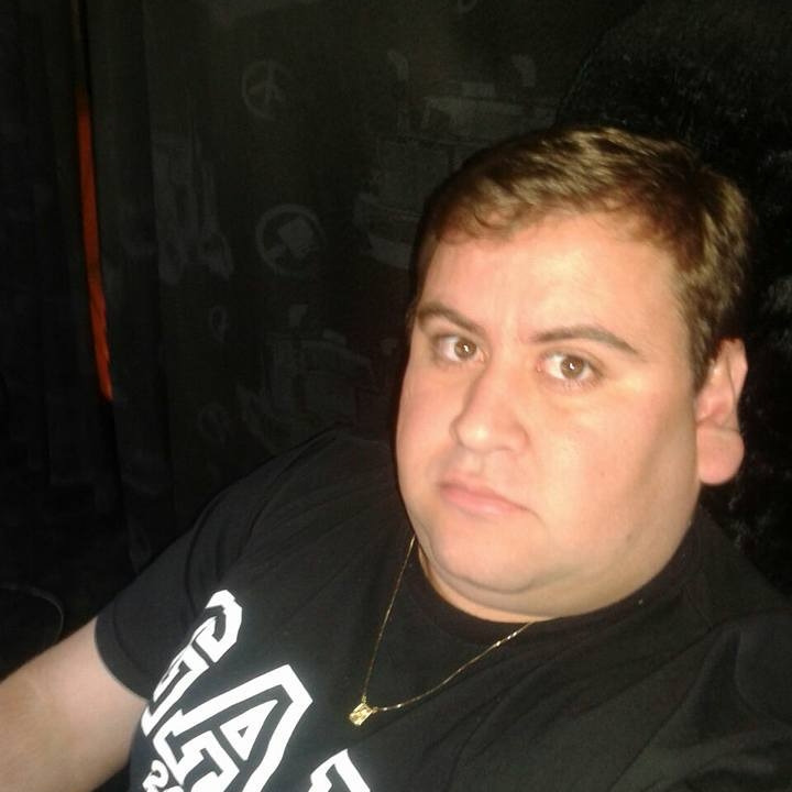 Alexandre Sipriano, de 34 anos, foi a quarta vítima fatal da Covid-19 em Urussanga. Ele cumpria isolamento domiciliar e, três dias antes, ele fora internado. Sipriano sofria de outras doenças preexistentes, informa a Secretaria de Saúde municipal. Confira reportagem completa: <a href="https://bit.ly/3fLdLOz">https://bit.ly/3fLdLOz</a> - Reprodução Redes Sociais