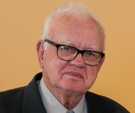 Aquelino Benedet, de 87 anos, morreu na noite do dia 7 de abril. Portador de diabetes mellitus, ele foi a quarta vítima de coronavírus apenas no município de Criciúma. Benedet deixou uma esposa e quatro filhos. Seu corpo foi sepultado no Cemitério Municipal de Criciúma. Confira a reportagem completa: <a href="https://bit.ly/34Bz4gR">https://bit.ly/34Bz4gR</a> - Divulgação/ND