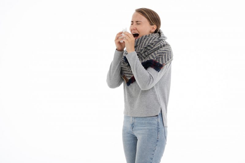Espirros, por exemplo, são comuns em resfriados e raros em caso de gripe e de Covid-19  &#8211; Foto: Pixabay/Divulgação ND
