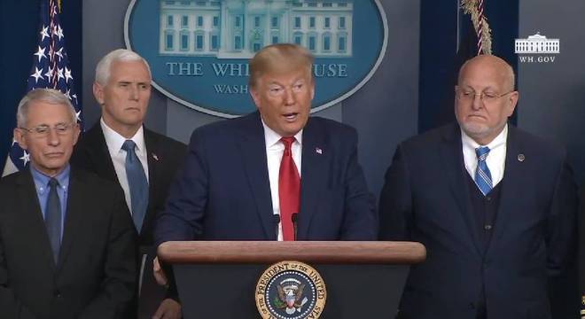 EUA já registram mais mortes por Covid-19 que de soldados na 2ª Guerra. Pelas redes sociais, Donald Trump cobrou agilidade da FDA, agência equivalente à Anvisa no Brasil – Foto: Reprodução/Twitter