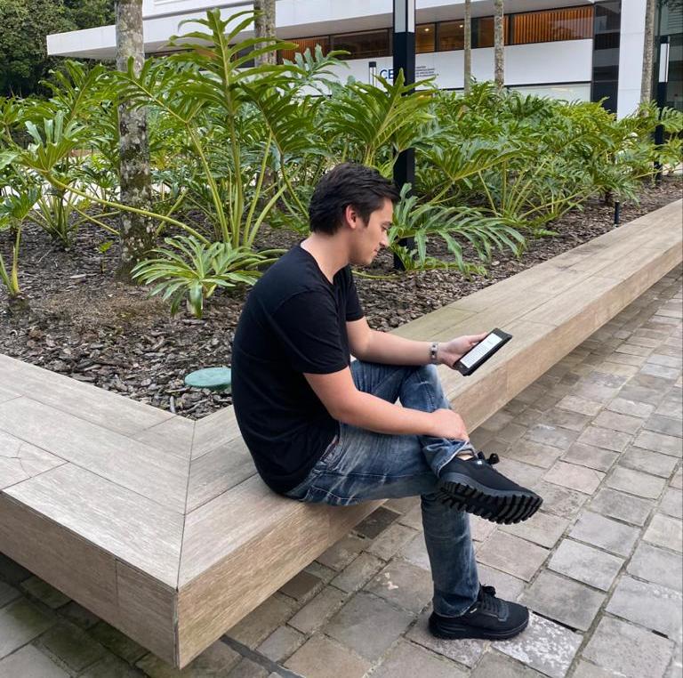 Paulo Renato Orione &eacute; adepto dos livros digitais – Foto: Arquivo pessoal/ND