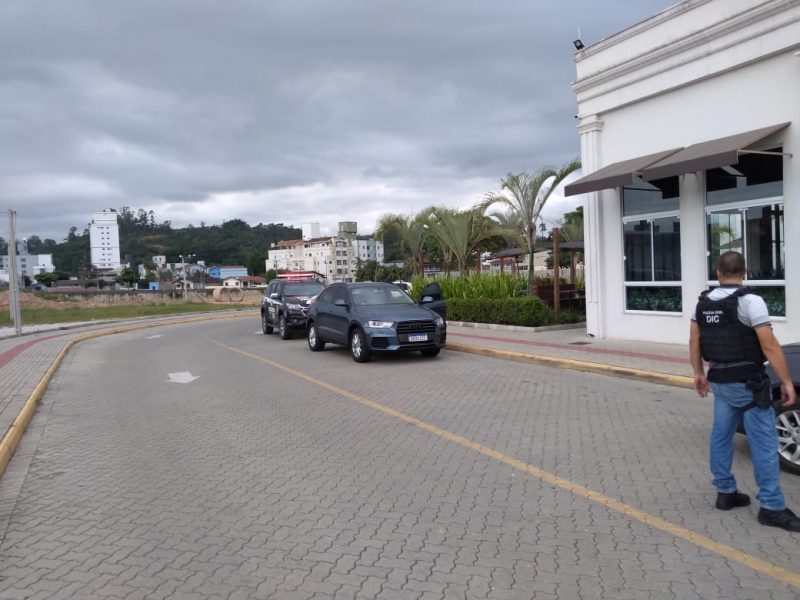 Material estava sendo negociado quando pol&iacute;cia chegou ao local – Foto: PC/Divulga&ccedil;&atilde;o/ND