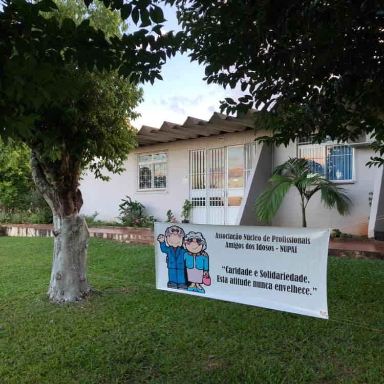 Entre os dias 1 de 3 de junho o município de Palmitos, no Oeste catarinense, perdeu mais três moradores para a Covid-19. Dentre eles, dois idosos, de 80 e 83 anos, e uma idosa, de 85. Todos sofriam de comorbidades Ao todo, quatro mortes já foram registradas no município, todas elas de internos do asilo Nupai. A casa sofreu um surto de Covid-19, que começou após a contaminação de uma funcionária. Confira reportagem completa: <a href="https://bit.ly/2BCrpEO">https://bit.ly/2BCrpEO</a> - Reprodução Redes Sociais/ND