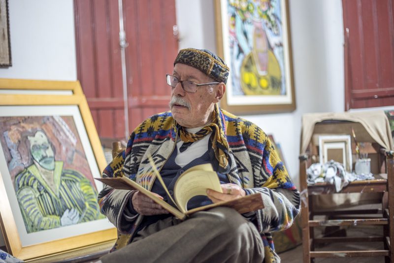 Rodrigo de Haro em registro fotogr&aacute;fico de 2016, na casa onde morava na Lagoa da Concei&ccedil;&atilde;o, em Florian&oacute;polis – Foto: Flavio Tin/Arquivo/ND