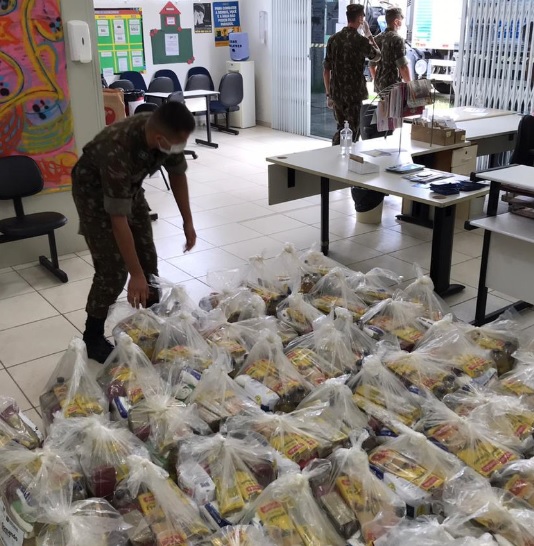 Cestas básicas estão sendo distribuídas para famílias em situação de vulnerabilidade – Foto: Divulgação/PMF/ND