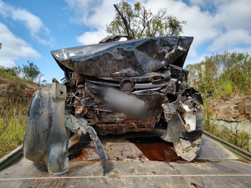 Veículo ficou completamente destruído – Foto: Polícia Militar Rodoviária/Divulgação ND