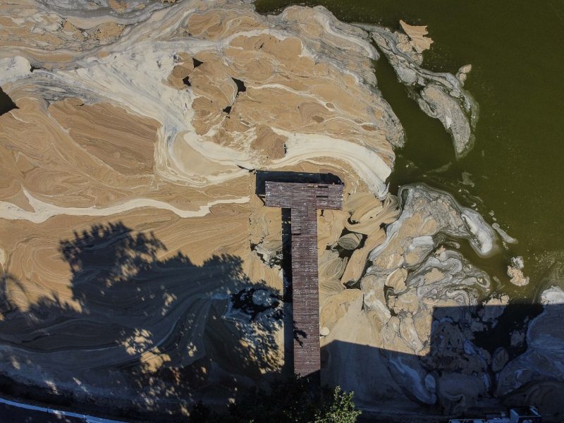Grande extensão da espuma na Lagoa da Conceição – Foto: Anderson Coelho/ND