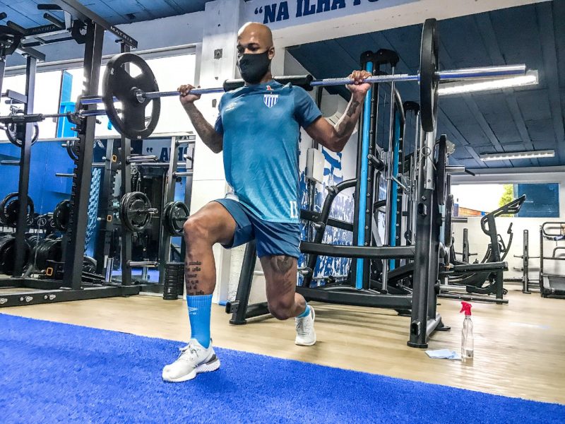 Bruno Silva, volante do Avaí; atleta ganhou mais uma chance, no clube, com a chegada de Claudinei Oliveira – Foto: André Palma Ribeiro/Avaí FC/divulgação