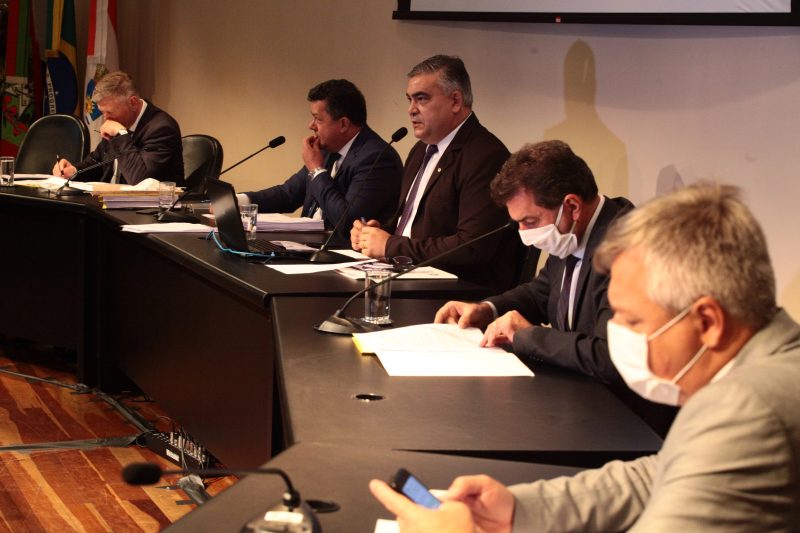 Deputados pediram ao relator da comissão para que sejam convidadas apenas pessoas que tenham relação com a compra dos 200 respiradores – Foto: Solon Soares/Agência AL/Divulgação/ND