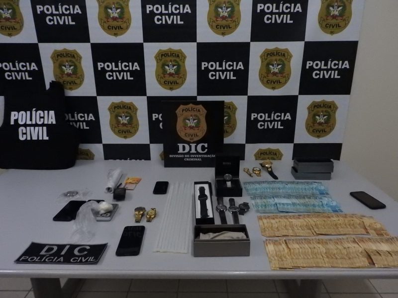 Quadrilha foi presa e dinheiro, joias e drogas apreendidas &#8211; Foto: Polícia Civil/Divulgação