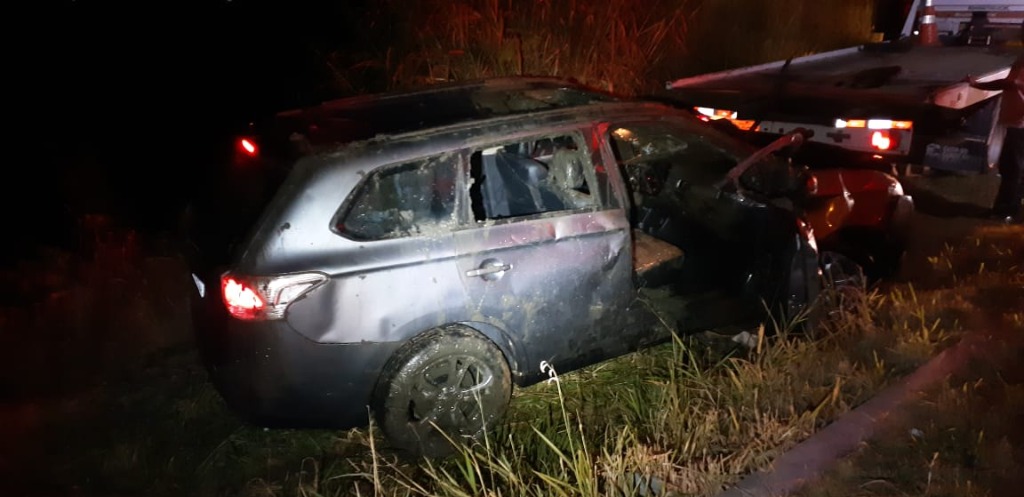 Ex-vereadora morta na BR-470: carro saiu dapista, capotou e caiu em uma lagoa