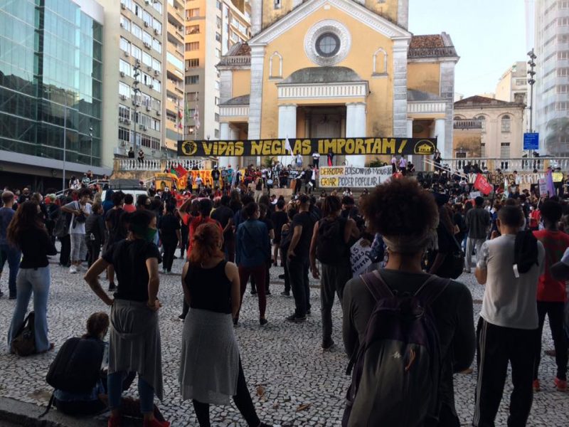 Ato em Florian&oacute;polis, Capital – Foto: UFSC &agrave; esquerda/Reprodu&ccedil;&atilde;o/ND