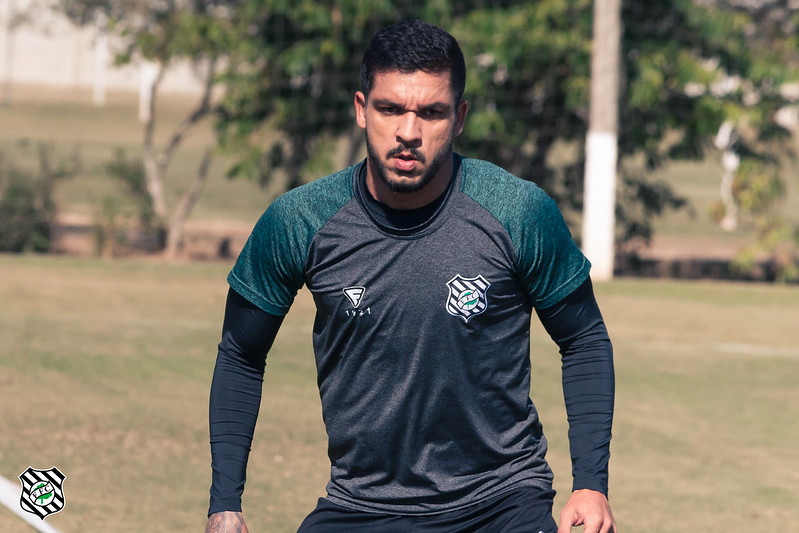 Everton Santos, em sua segunda passagem pelo Figueirense. Reinvenção na lateral direita. – Foto: Patrick Floriani/FFC/divulgação