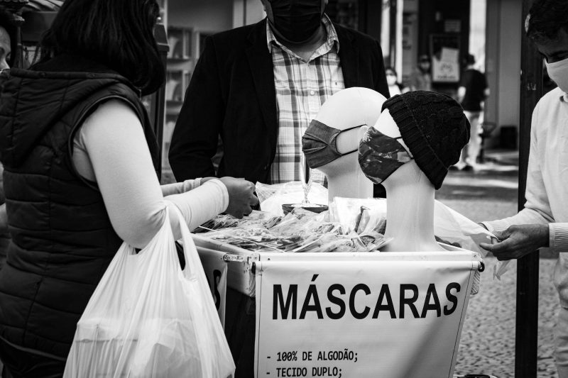 &#8220;Hoje saímos às ruas com máscara, mas tendemos a conservar a idéia que viver sem ela seria melhor&#8221;, diz Ivânia  &#8211; Foto: José Valério/Divulgação/ND