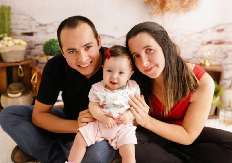 Evandro Rodrigo Batista e Ana Paula Orsi com a filha, Anna Laura, a Laurinha &#8211; Foto: Divulgação/ND