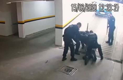 V&iacute;deo que flagra abordagem policial teve grande repercuss&atilde;o na &eacute;poca – Foto: Reprodu&ccedil;&atilde;o/ND
