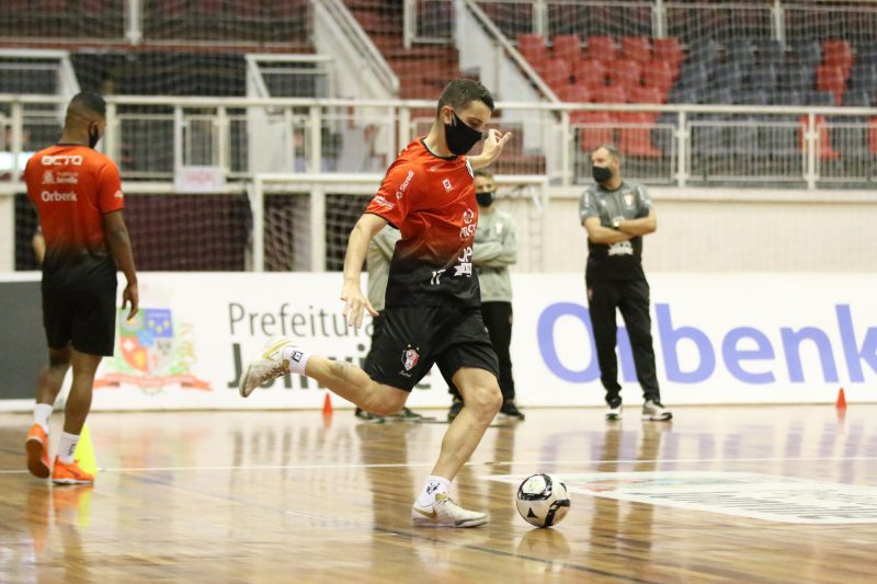 Jo&atilde;o Salla ainda sonha com a estreia no Centreventos Cau Hansen – Foto: Vitor Kortmann/JEC Futsal