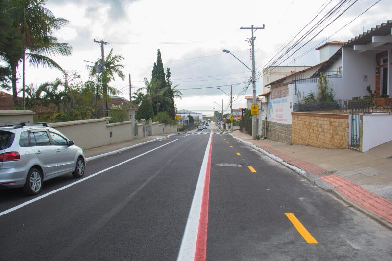Rua Pedro Bunn, no bairro Jardim Cidade de Florian&oacute;polis, &eacute; uma das vias onde as obras de revitaliza&ccedil;&atilde;o foram conclu&iacute;das – PMSJ/Divulga&ccedil;&atilde;o/ND