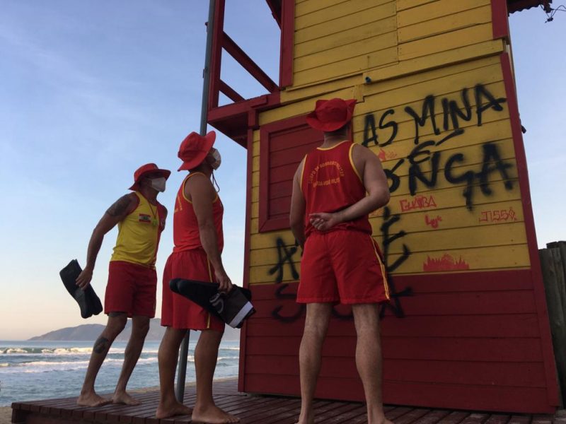 Atos de vandalismo em postos guarda-vidas trazem preju&iacute;zos – Foto: Eduardo Crist&oacute;foli/ND