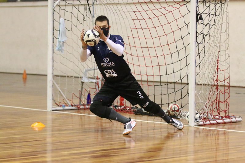 Desafio de Willian &eacute; recuperar completamente joelho lesionado no ano passado – Foto: Vitor Kortmann/JEC Futsal