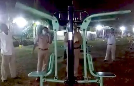 Aparelhos de gin&aacute;stica se mexendo sozinhos, mas era graxa – Foto: Reprodu&ccedil;&atilde;o Youtube