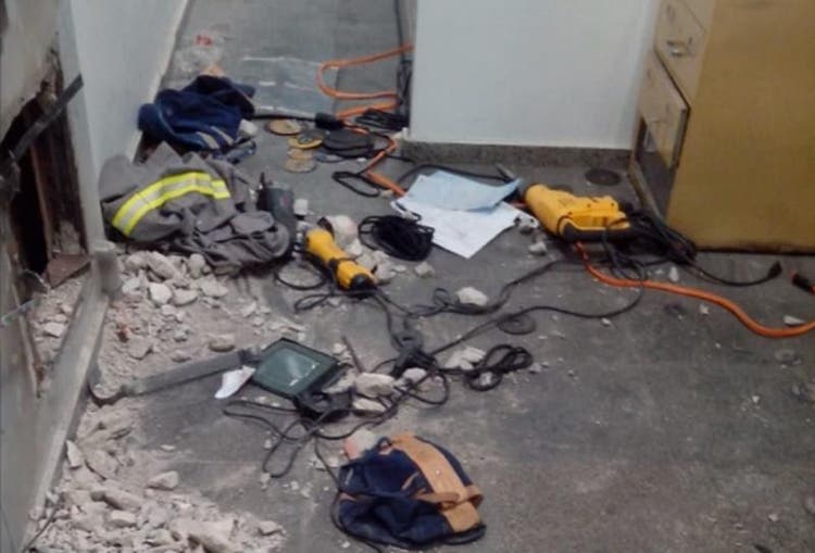 Grupo invadiu a agência e danificou cofre principal, onde estava pouco mais de R$ 1 milhão – Foto: Polícia Civil/Divulgação/ND