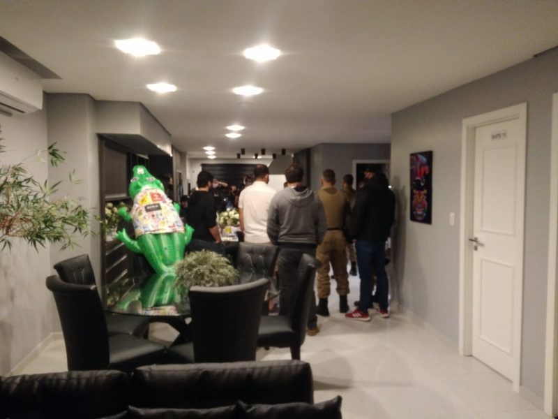 Festa em pr&eacute;dio no Centro reunia 30 pessoas – Foto: PMC/Divulga&ccedil;&atilde;o/ND