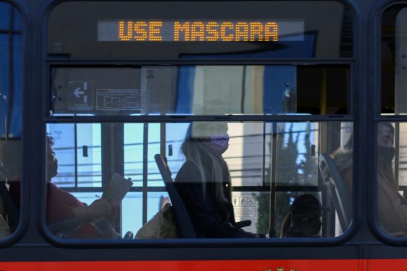 Com medo de demiss&otilde;es, trabalhadores de &ocirc;nibus da Grande Florian&oacute;polis fazem reuni&atilde;o&nbsp; – Foto: RIC Mais/Reprodu&ccedil;&atilde;o/ND